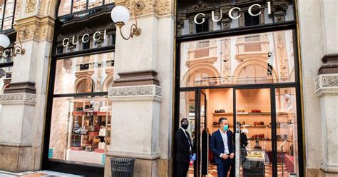 gucci apoya a su pais con economia